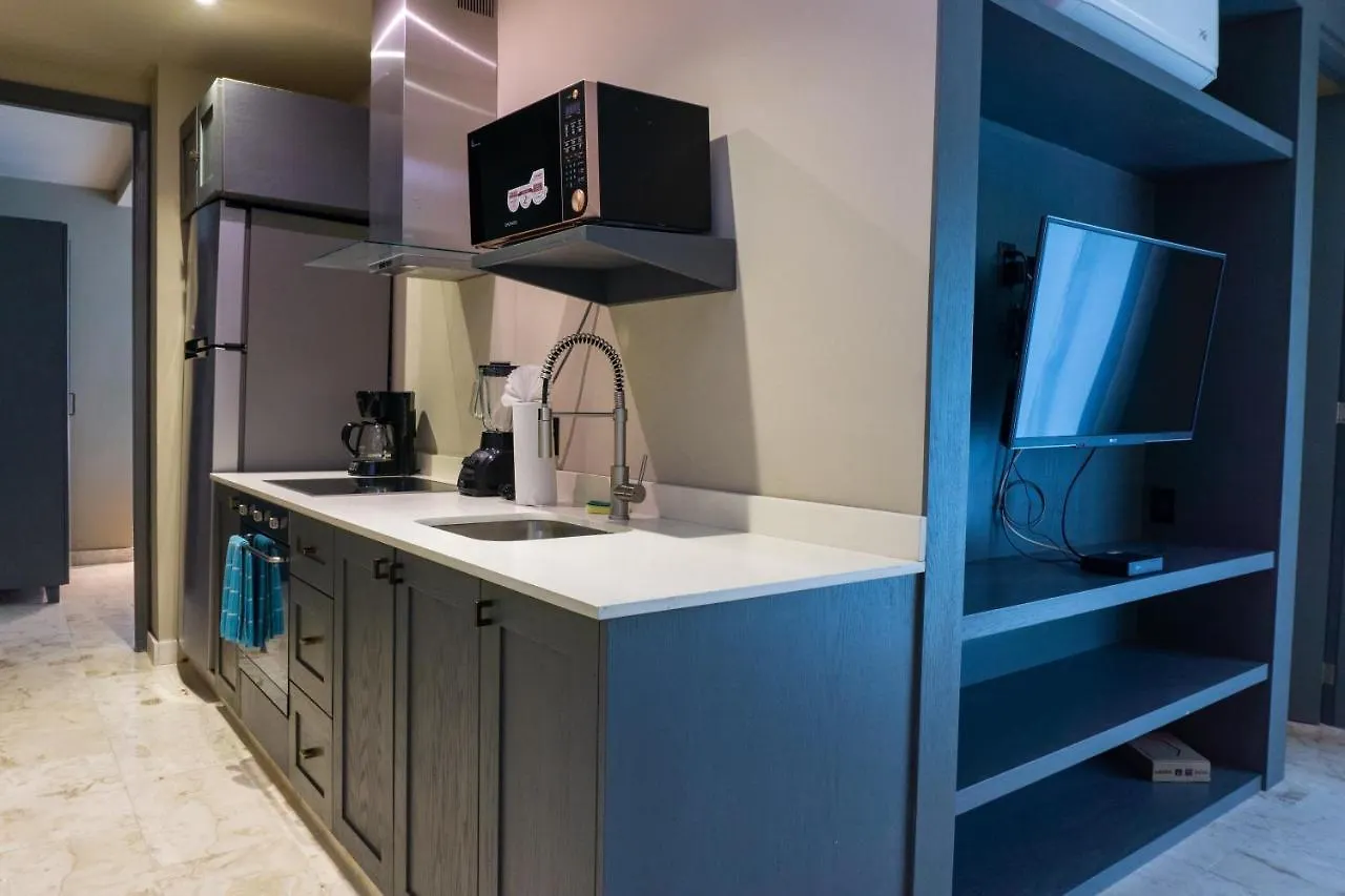 Lotus 2 One Block To Mamitas Beach Club Playa del Carmen Apartment