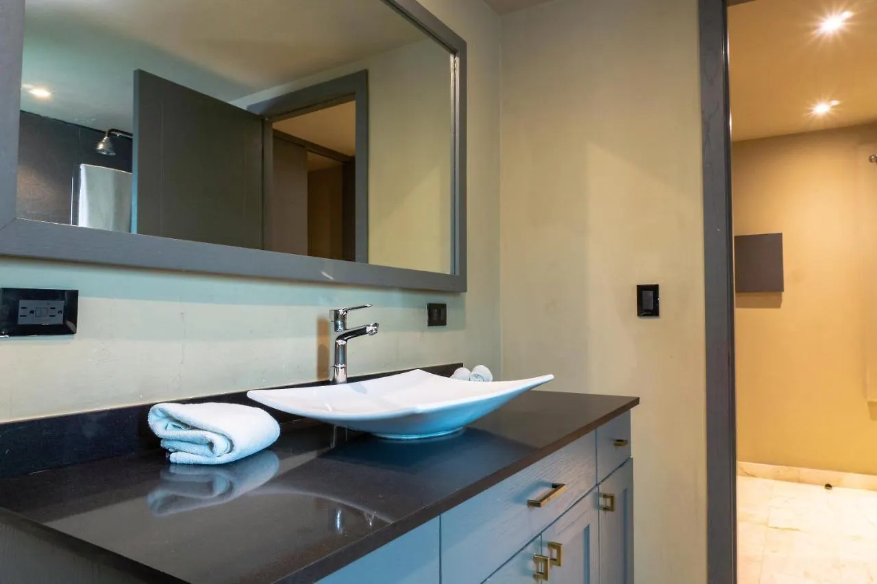 Lotus 2 One Block To Mamitas Beach Club Playa del Carmen Apartment