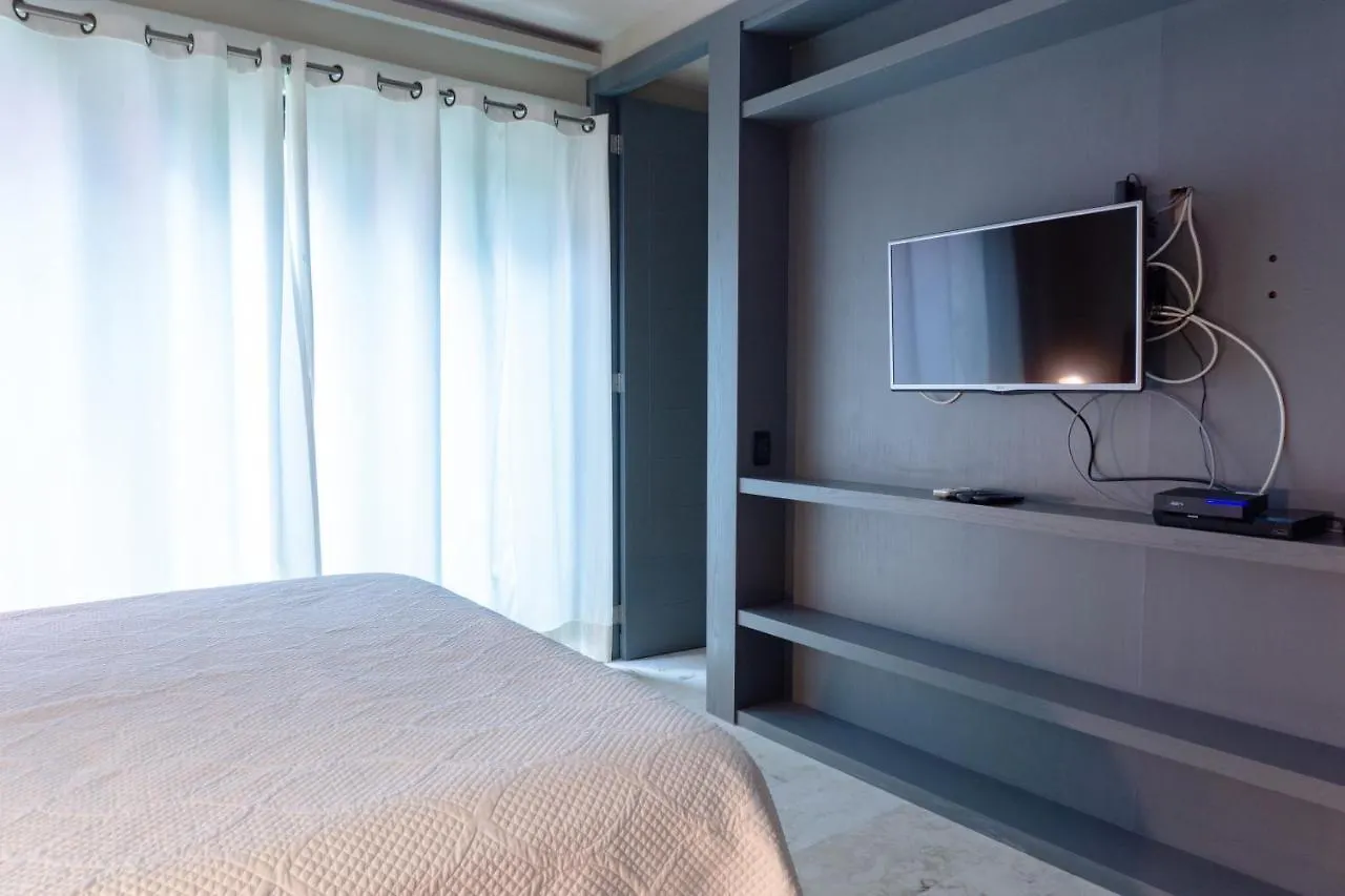 Apartment Lotus 2 One Block To Mamitas Beach Club Playa del Carmen